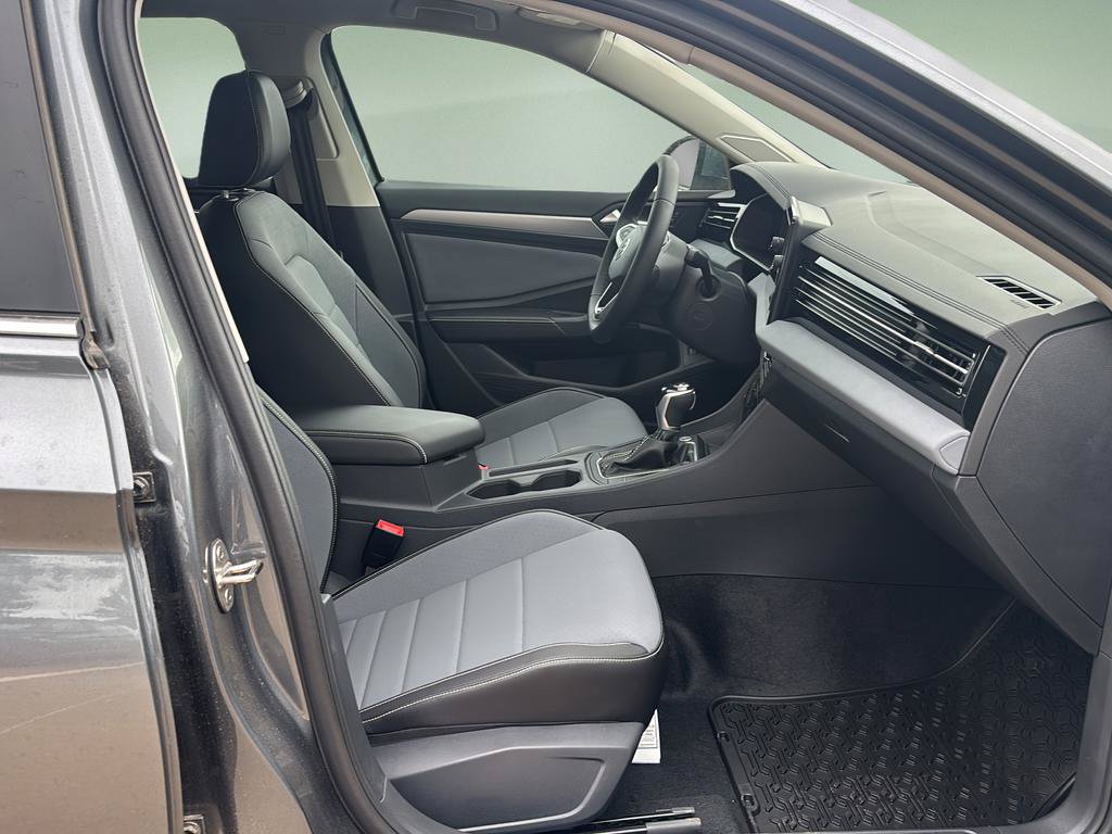 New 2026 Volkswagen Jetta SE FWD image 11