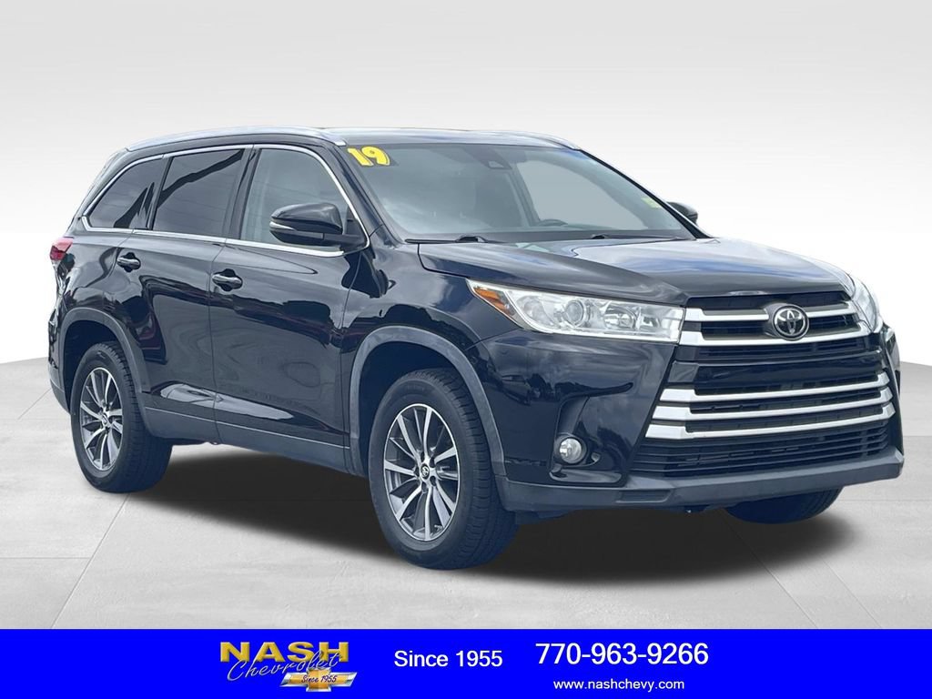 Used 2019 Toyota Highlander XLE FWD image 1