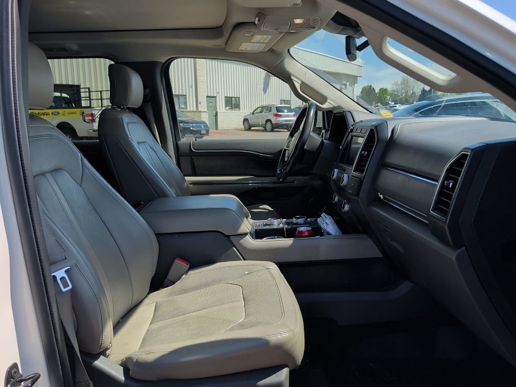 Used 2018 Ford Expedition Limited w/ Equipment Group 302A AWD/4WD image 9