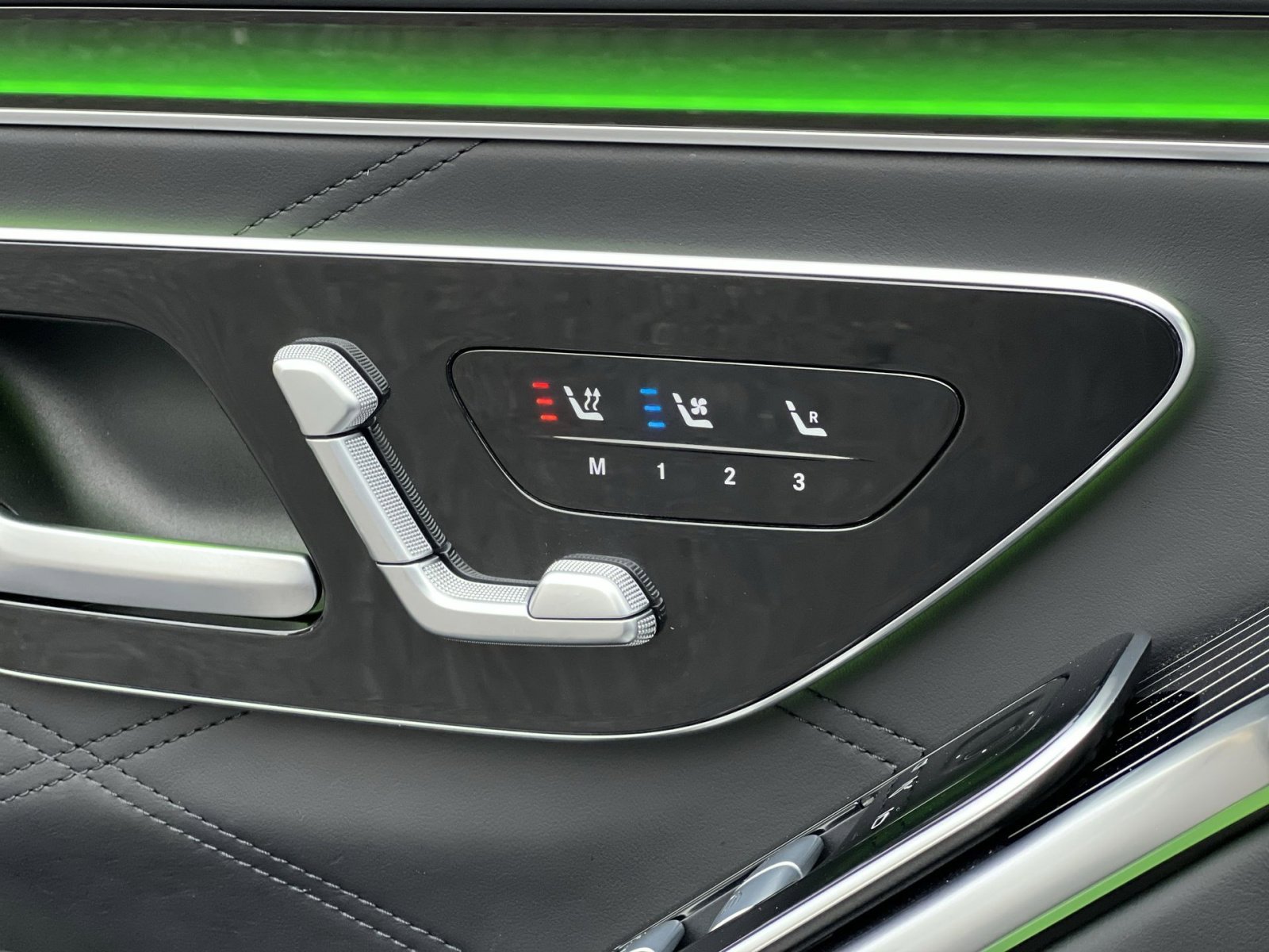 Certified 2025 Mercedes-Benz Maybach S 680 4MATIC image 35