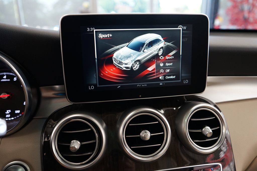 Used 2017 Mercedes-Benz GLC 300 4MATIC image 32