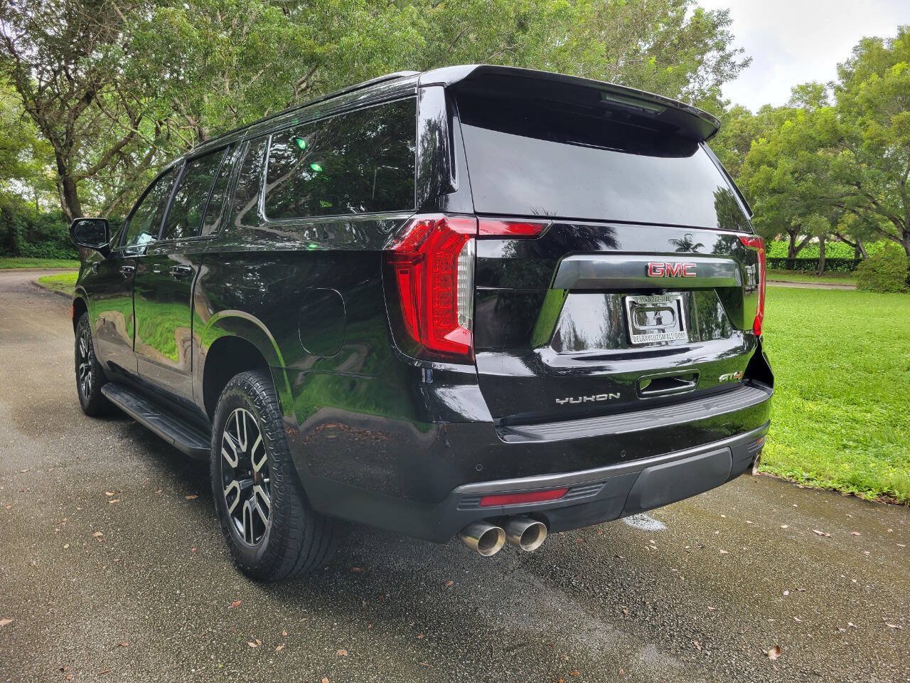 Used 2023 GMC Yukon XL AT4 AWD/4WD image 5