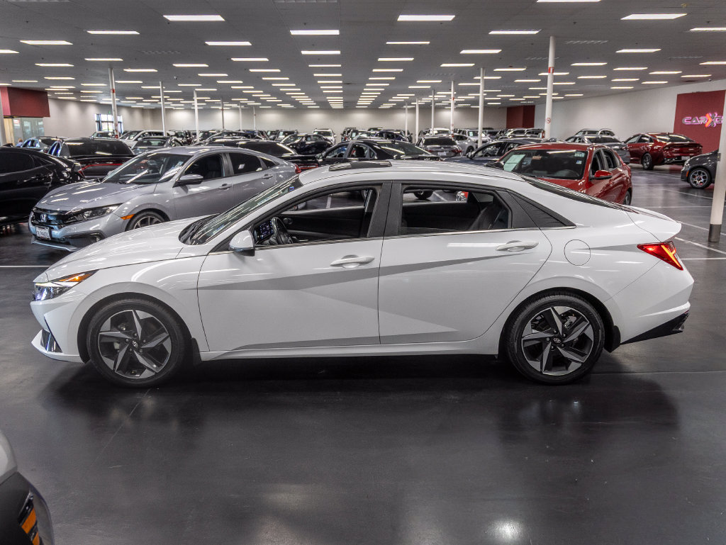 Used 2021 Hyundai Elantra SEL w/ Convenience + Premium Package FWD image 3