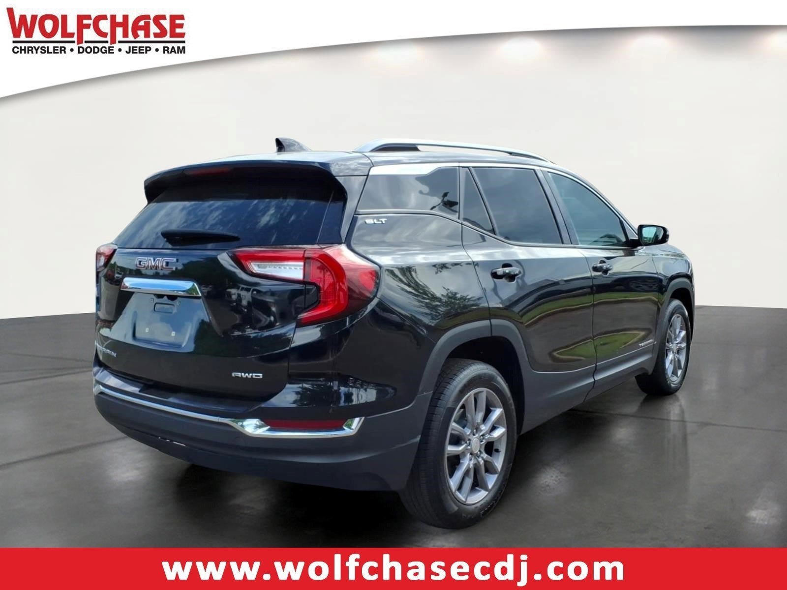 Used 2024 GMC Terrain SLT AWD/4WD image 5