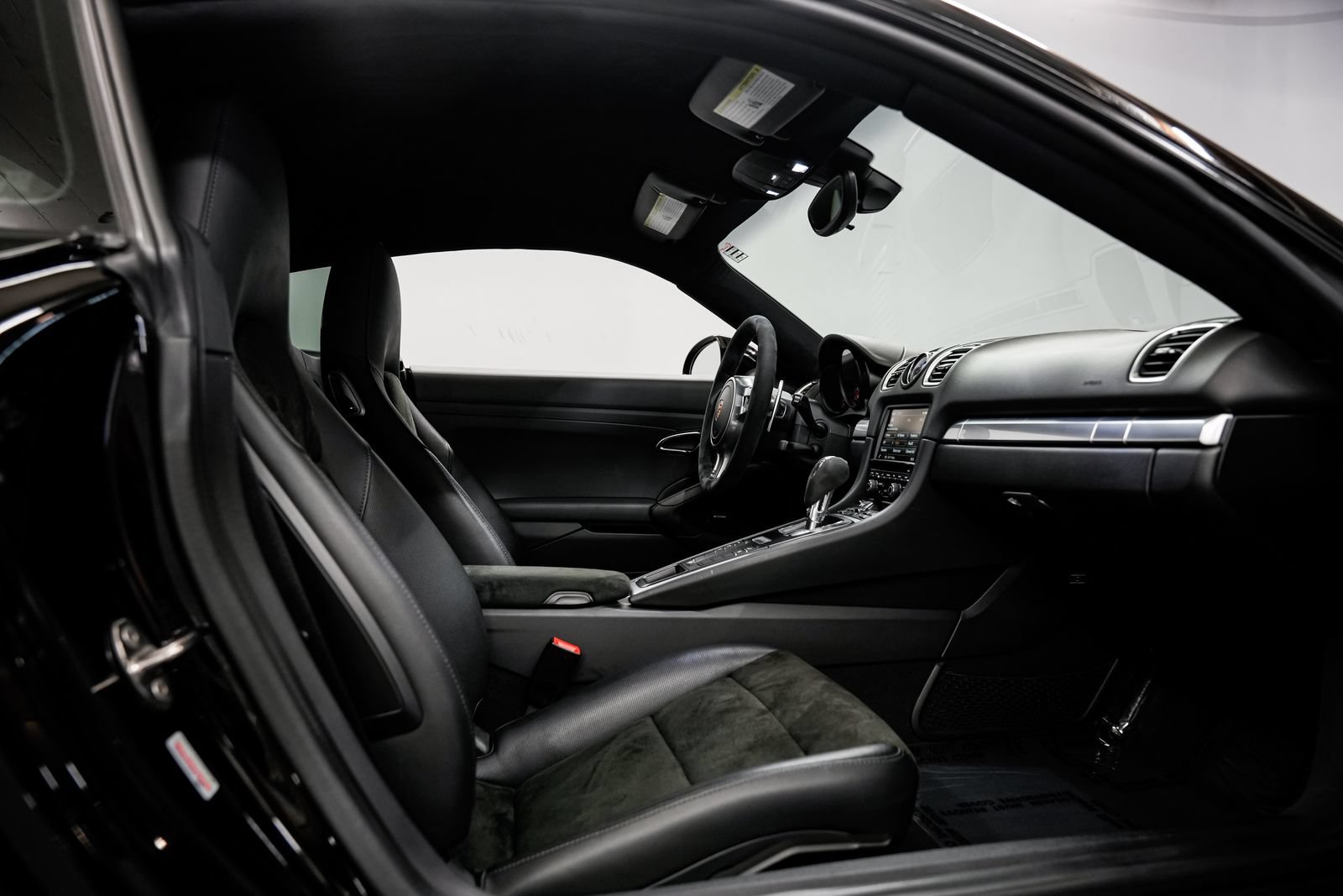 Used 2015 Porsche Cayman RWD image 25
