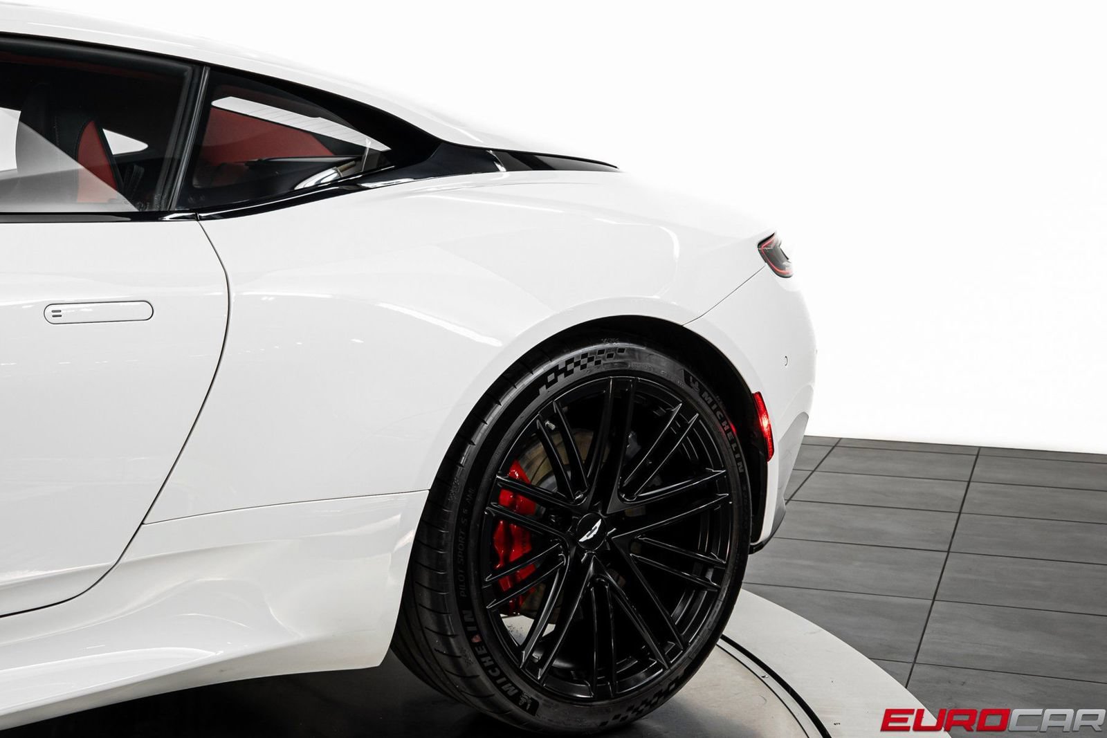 Used 2024 Aston Martin DB12 Coupe RWD image 13