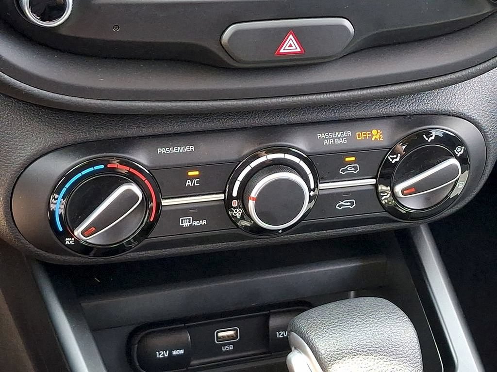 Used 2025 Kia Soul LX w/ LX Technology Package FWD image 15