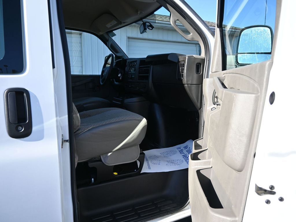 Used 2023 GMC Savana 2500 Extended w/ Enhanced Convenience Package image 29