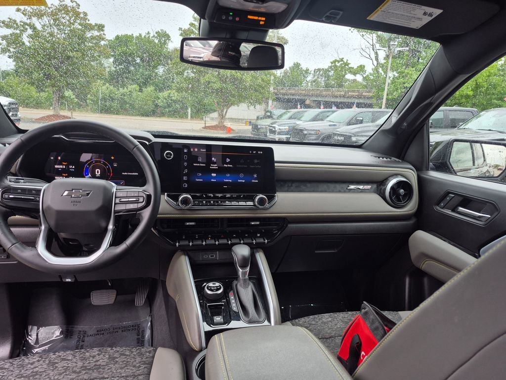 Used 2024 Chevrolet Colorado ZR2 w/ Technology Package AWD/4WD image 15