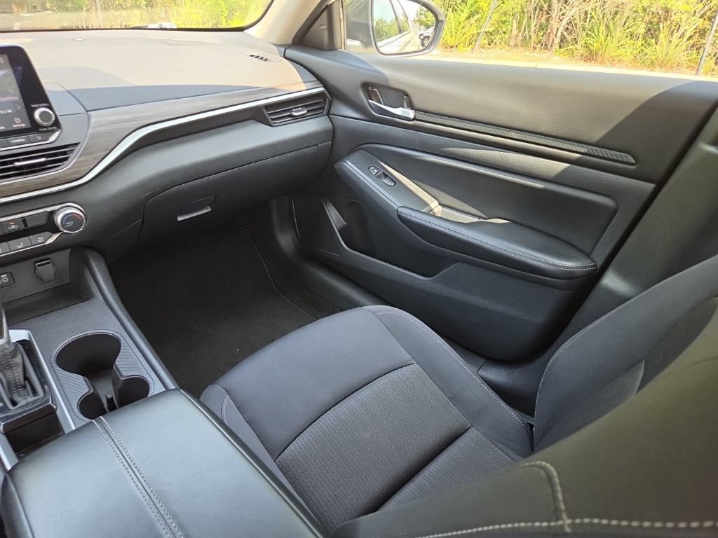 Used 2025 Nissan Altima 2.5 SV FWD image 34