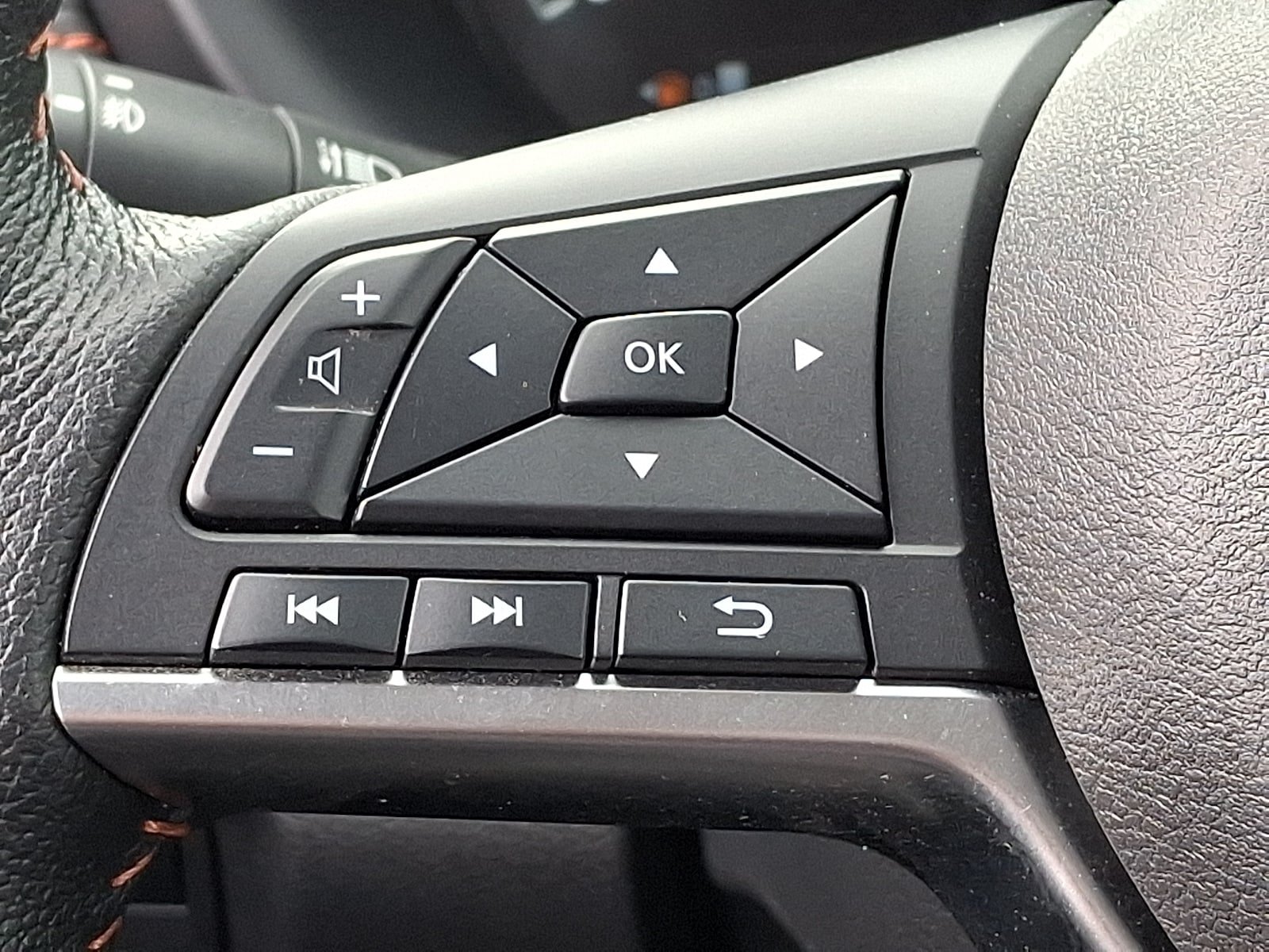 Used 2023 Nissan Kicks SR w/ SR Premium Package FWD image 20