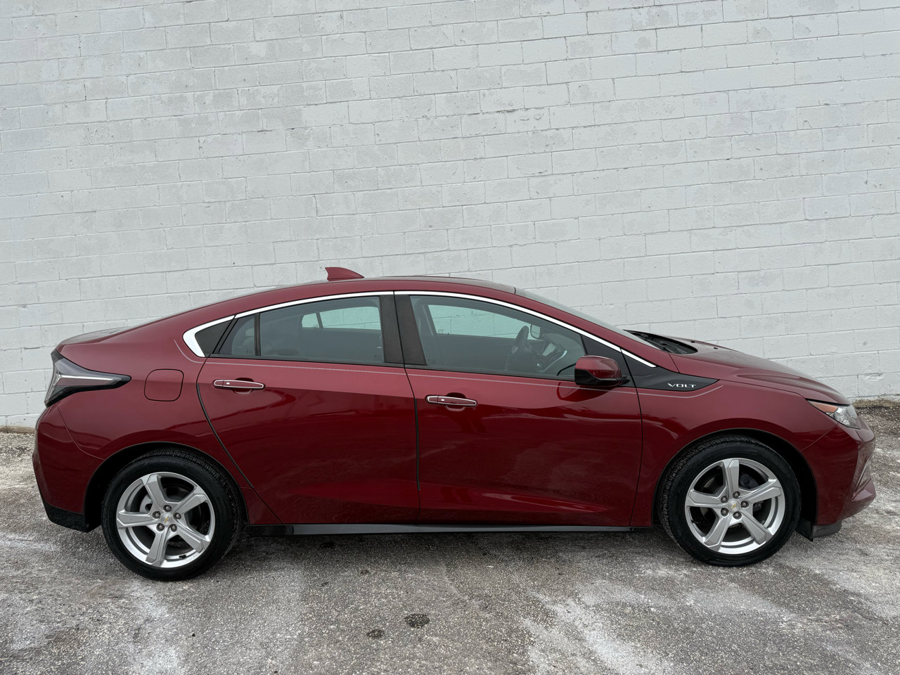 Used 2017 Chevrolet Volt LT w/ Comfort Package image 8