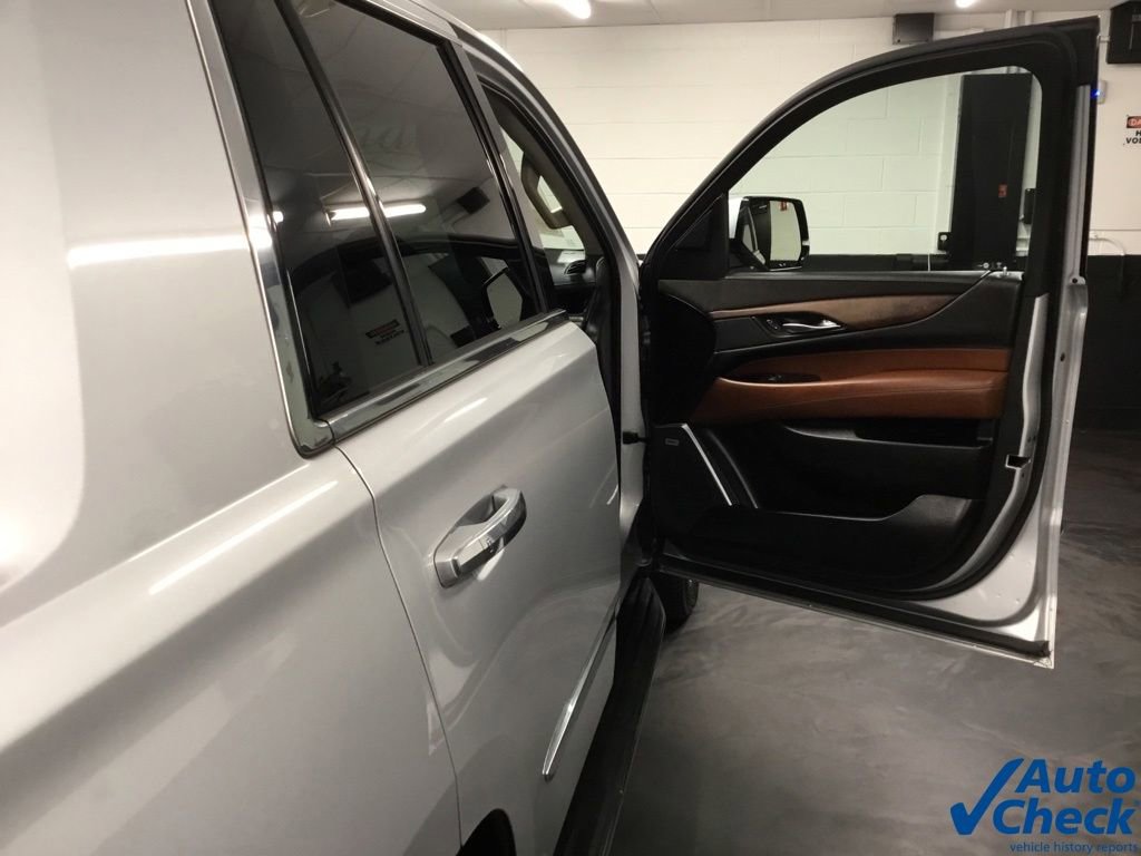Used 2017 Cadillac Escalade Luxury AWD/4WD image 41