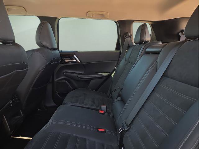 Used 2022 Mitsubishi Outlander SE image 14