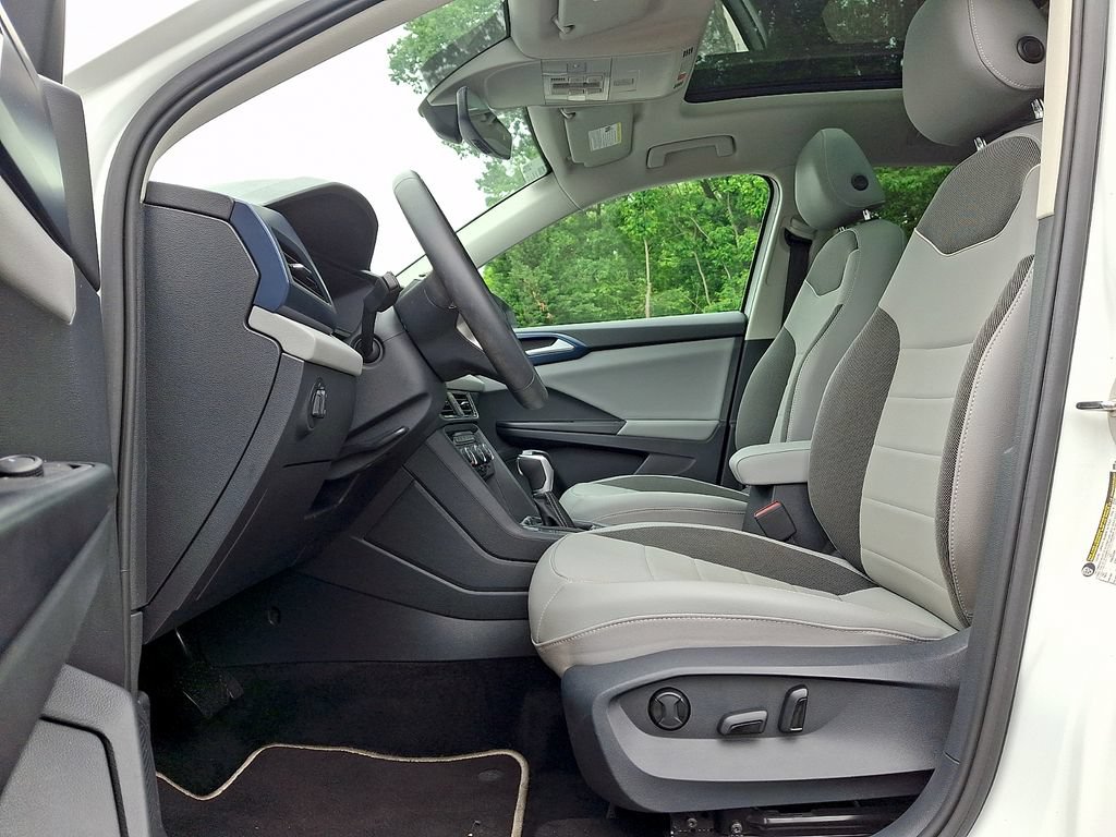Certified 2023 Volkswagen Taos SE w/ Panoramic Sunroof Package AWD/4WD image 13