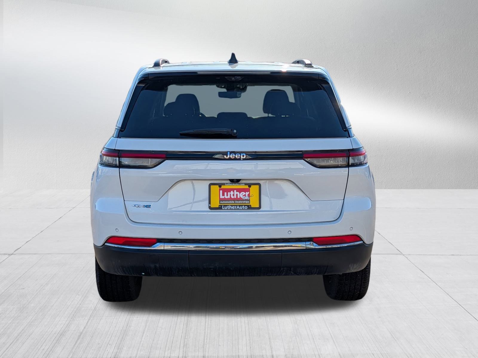 Used 2022 Jeep Grand Cherokee 4WD w/ Luxury Tech Group II image 6