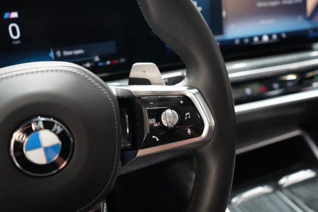 Used 2025 BMW 740i xDrive image 23