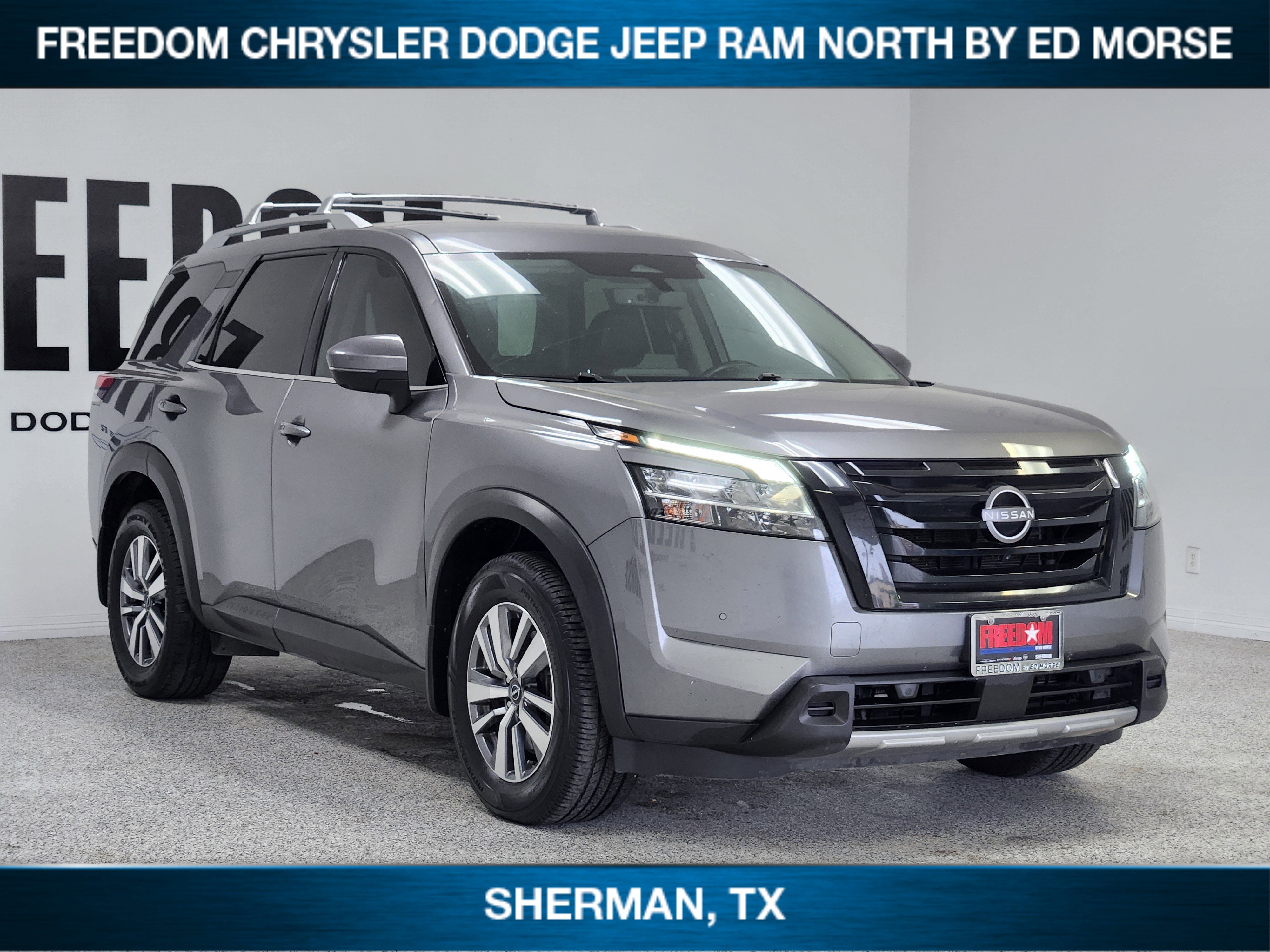Used 2023 Nissan Pathfinder SL w/ Black Appearance Package FWD image 2