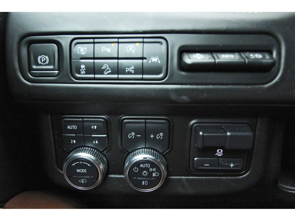 Used 2024 GMC Yukon XL Denali Ultimate image 19