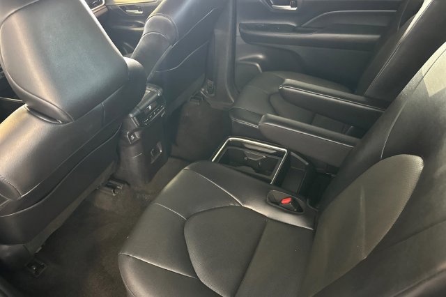 Used 2025 Toyota Grand Highlander AWD image 14