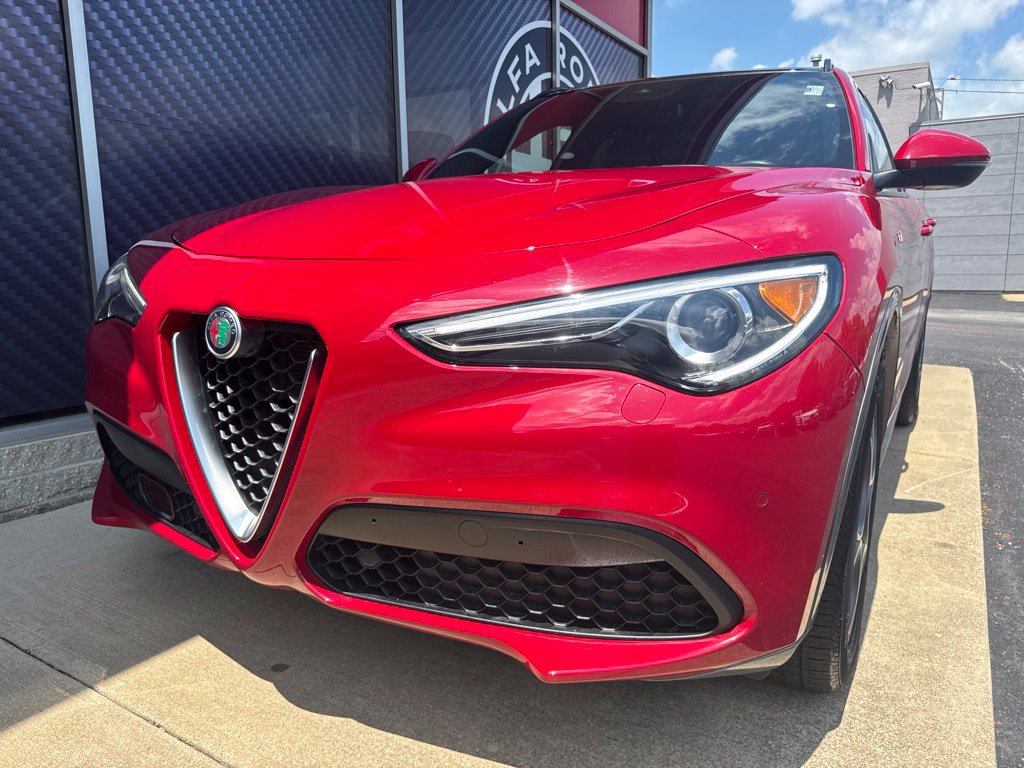 Used 2023 Alfa Romeo Stelvio Ti AWD/4WD image 18
