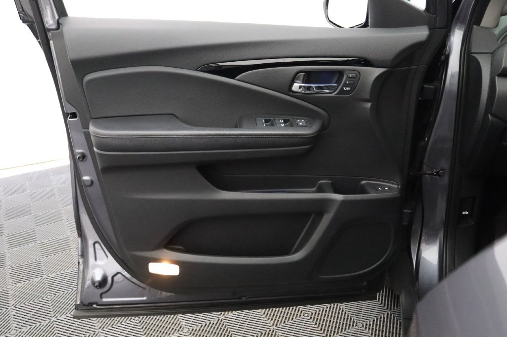 Used 2016 Honda Pilot Touring image 14