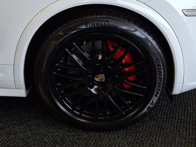 Used 2017 Porsche Cayenne GTS AWD/4WD image 7