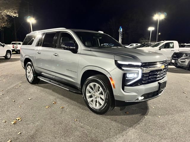 Used 2025 Chevrolet Suburban Premier AWD/4WD image 4