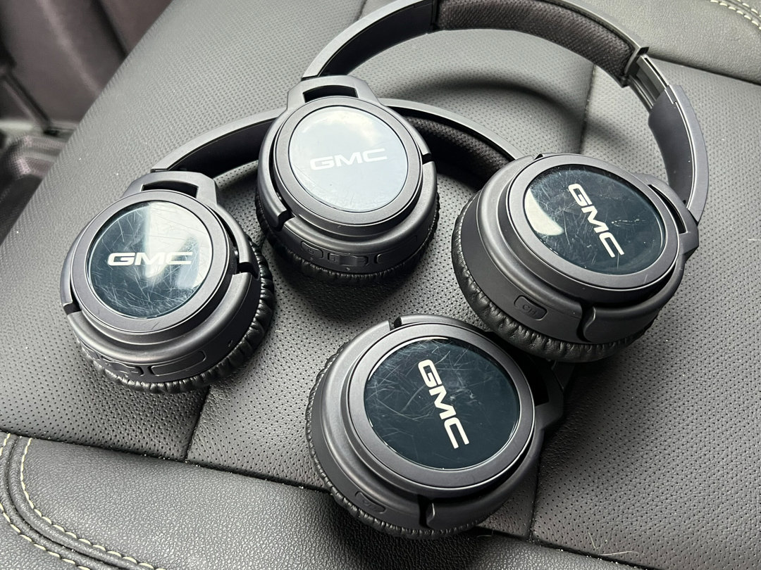 Used 2024 GMC Yukon SLT w/ SLT Luxury Package image 35