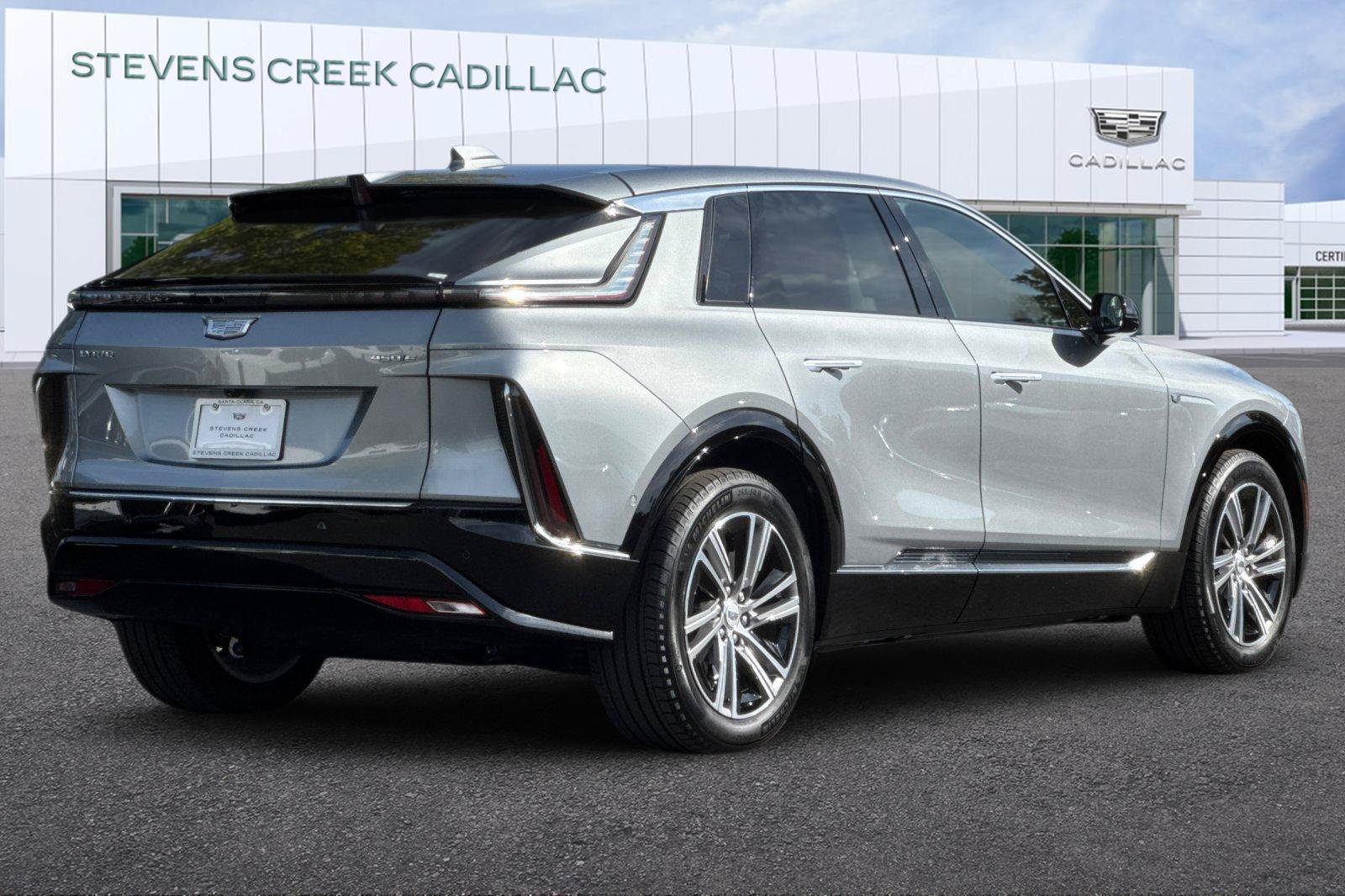 Used 2024 Cadillac Lyriq Luxury RWD image 3