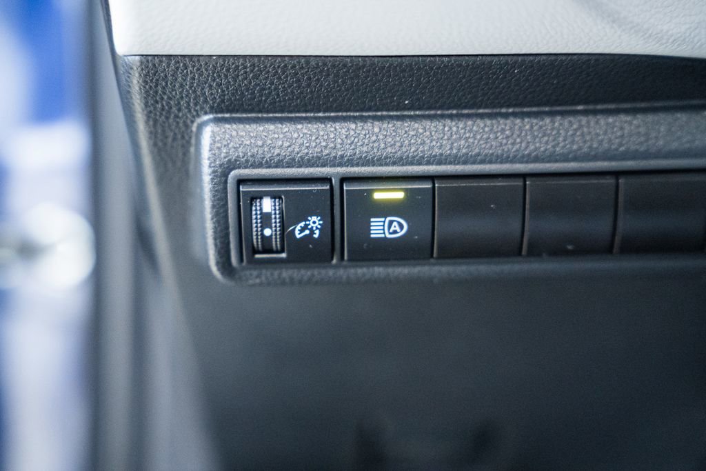 Used 2024 Toyota Corolla SE w/ SE Convenience Package image 38