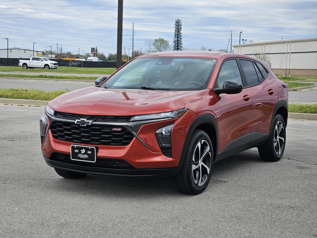 Used 2024 Chevrolet Trax RS w/ Driver Confidence Package image 2
