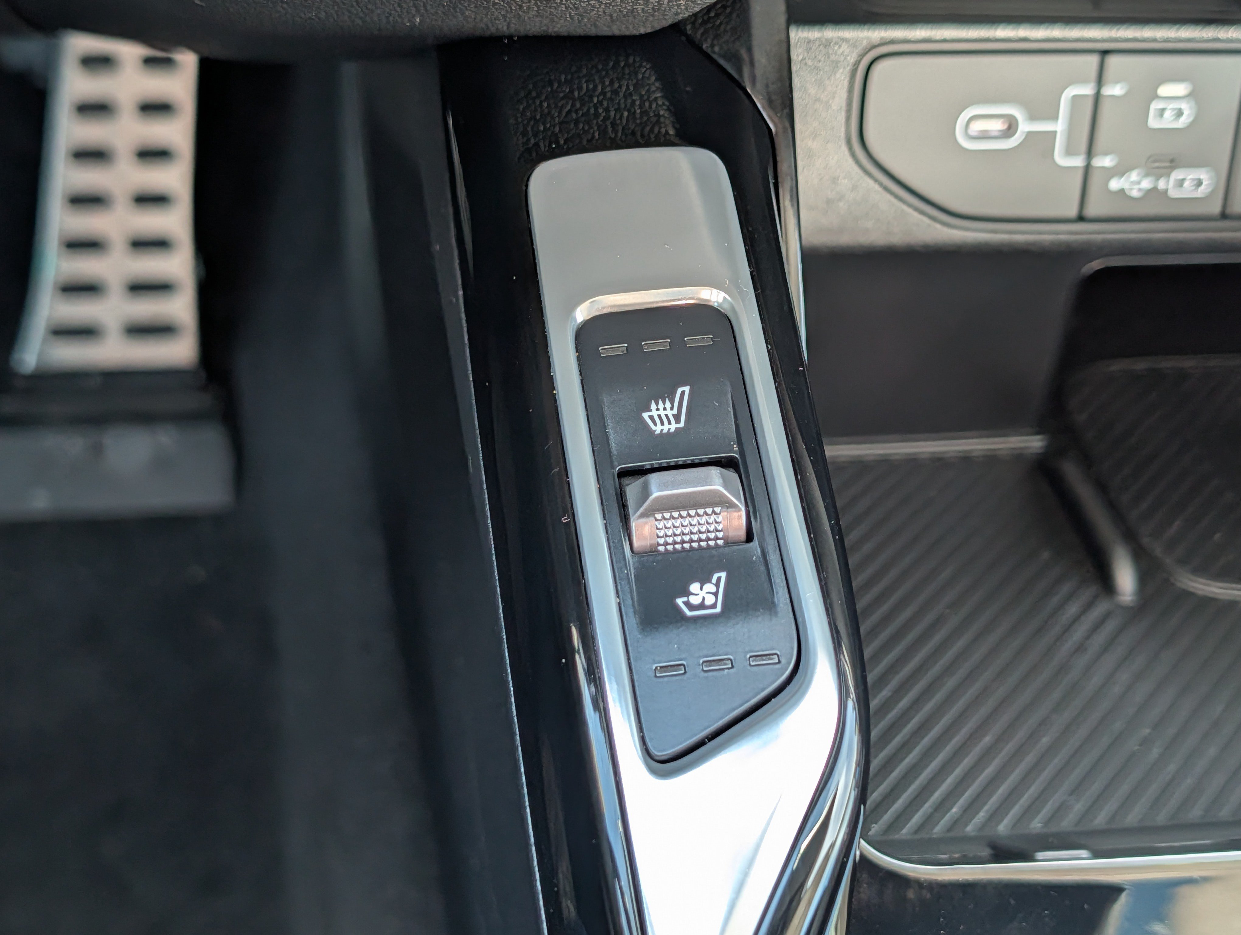 Certified 2025 Kia Sorento SX AWD/4WD image 28