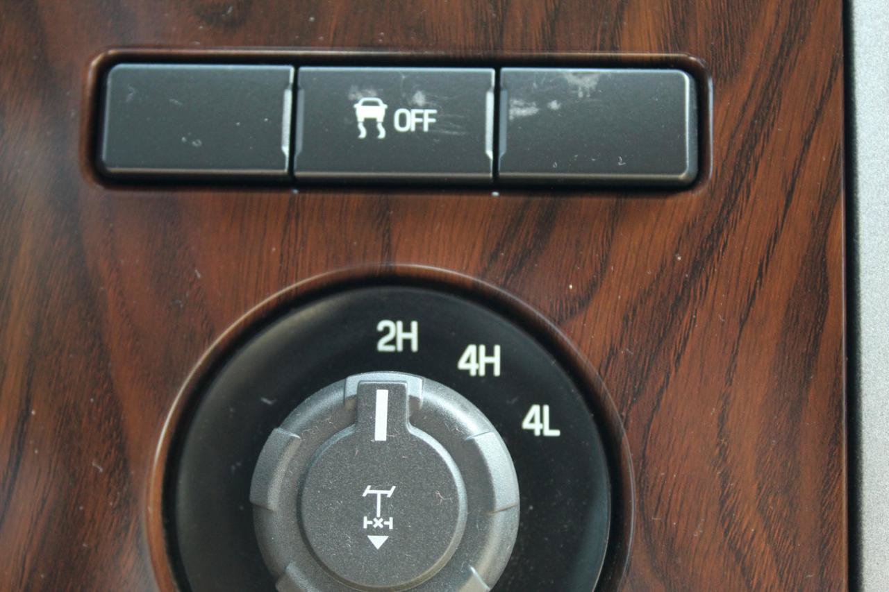 Used 2015 Ford F350 Lariat w/ Lariat Interior Package AWD/4WD image 27