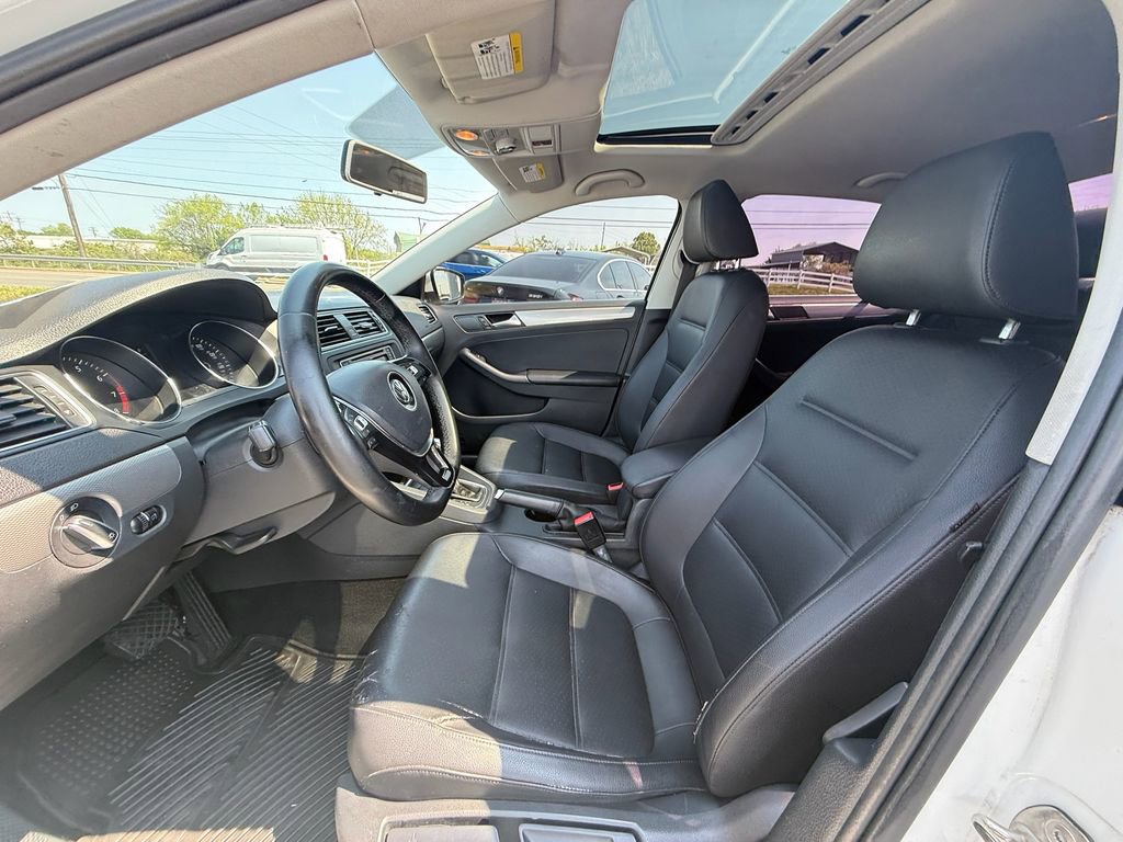 Used 2017 Volkswagen Jetta SE image 12