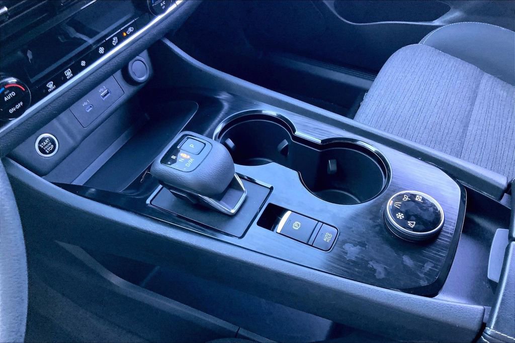 Used 2023 Nissan Rogue SV image 13