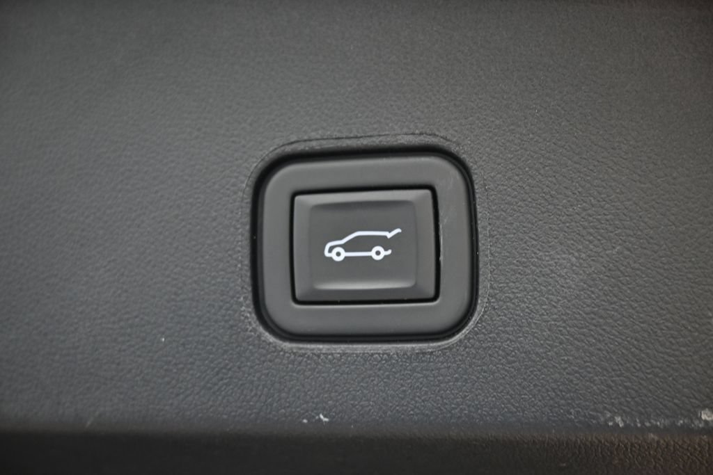 Used 2024 Cadillac Lyriq Tech RWD image 16