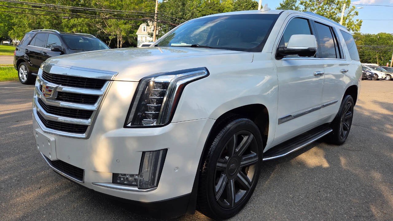 Used 2017 Cadillac Escalade Luxury AWD/4WD image 6