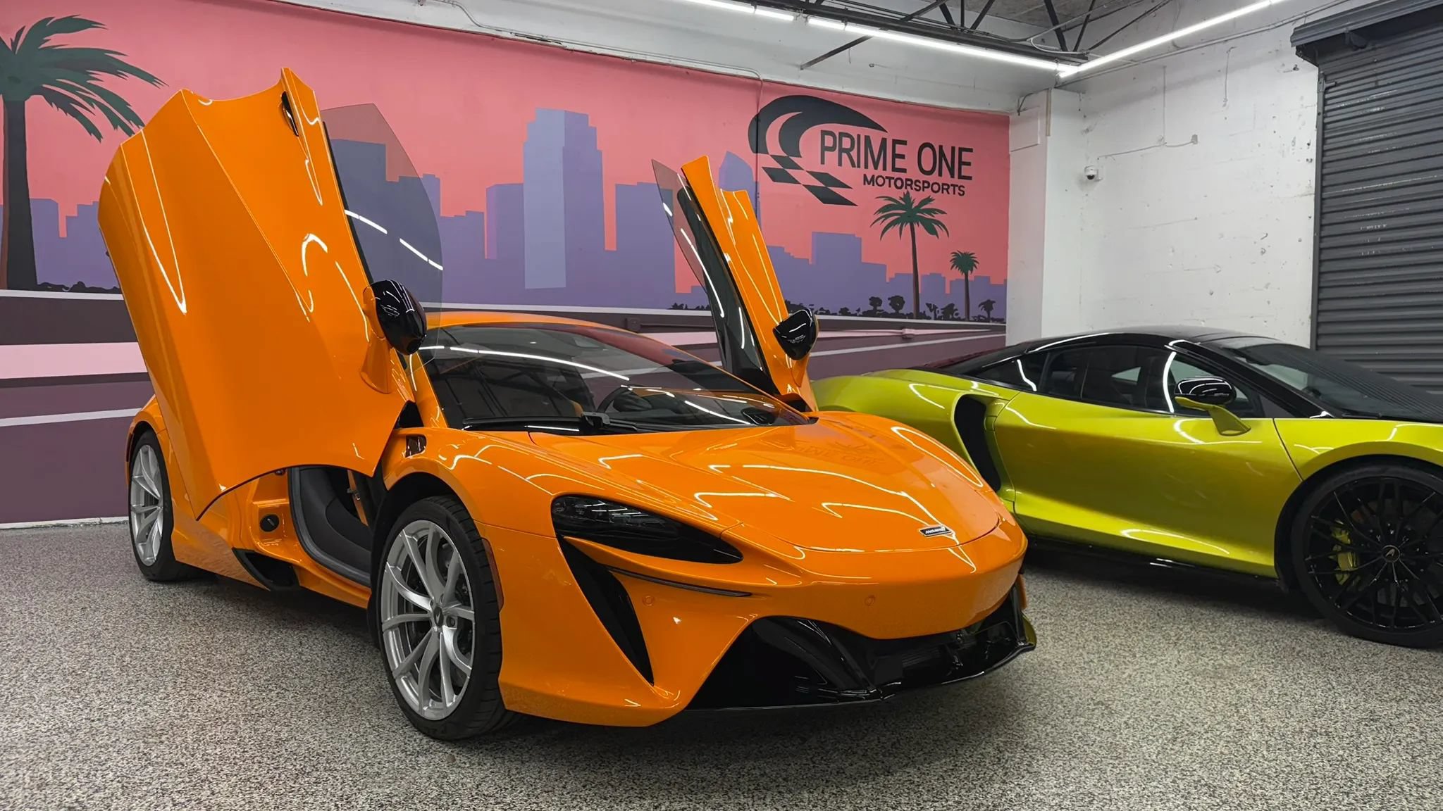 Used 2023 McLaren Artura RWD image 2