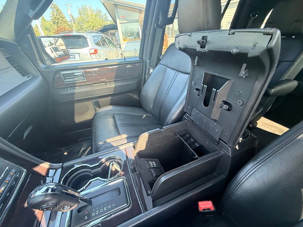 Used 2017 Lincoln Navigator Reserve AWD/4WD image 29