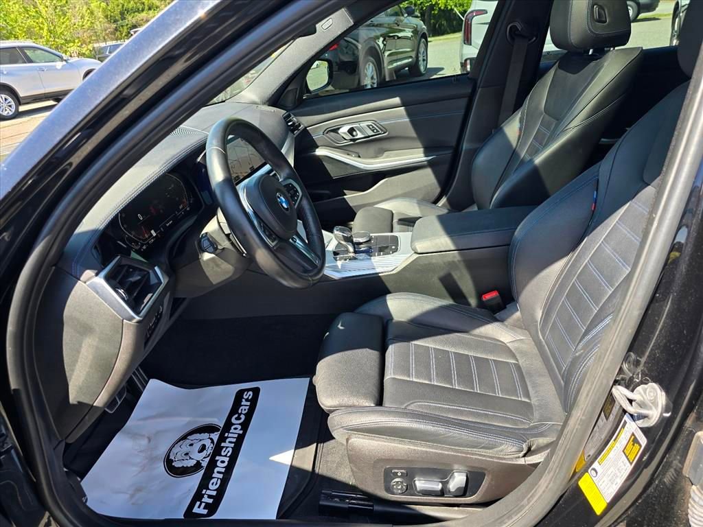 Used 2021 BMW 330i Sedan w/ M Sport Package image 12