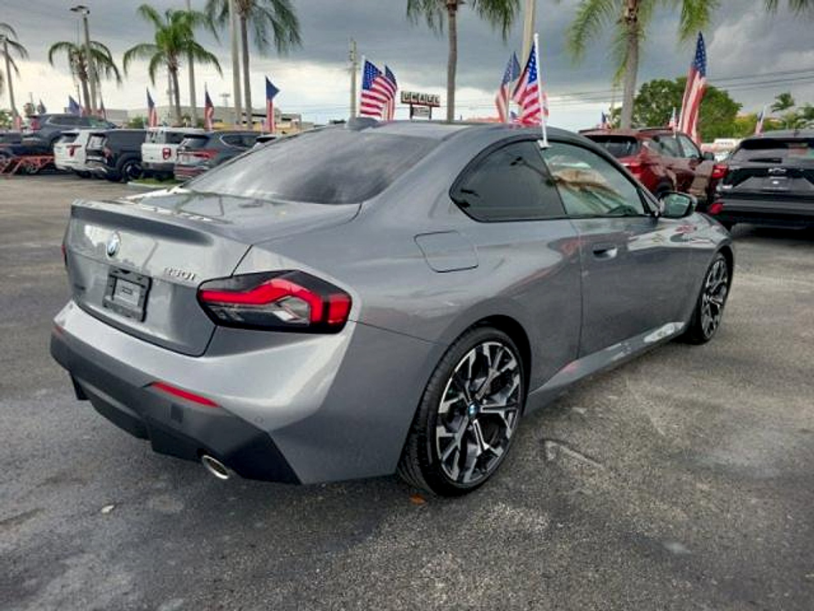 Used 2025 BMW 230i Coupe w/ M Sport Package RWD image 7
