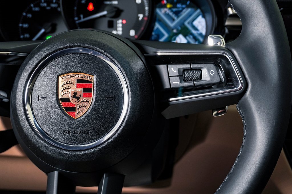 Certified 2025 Porsche Macan image 19