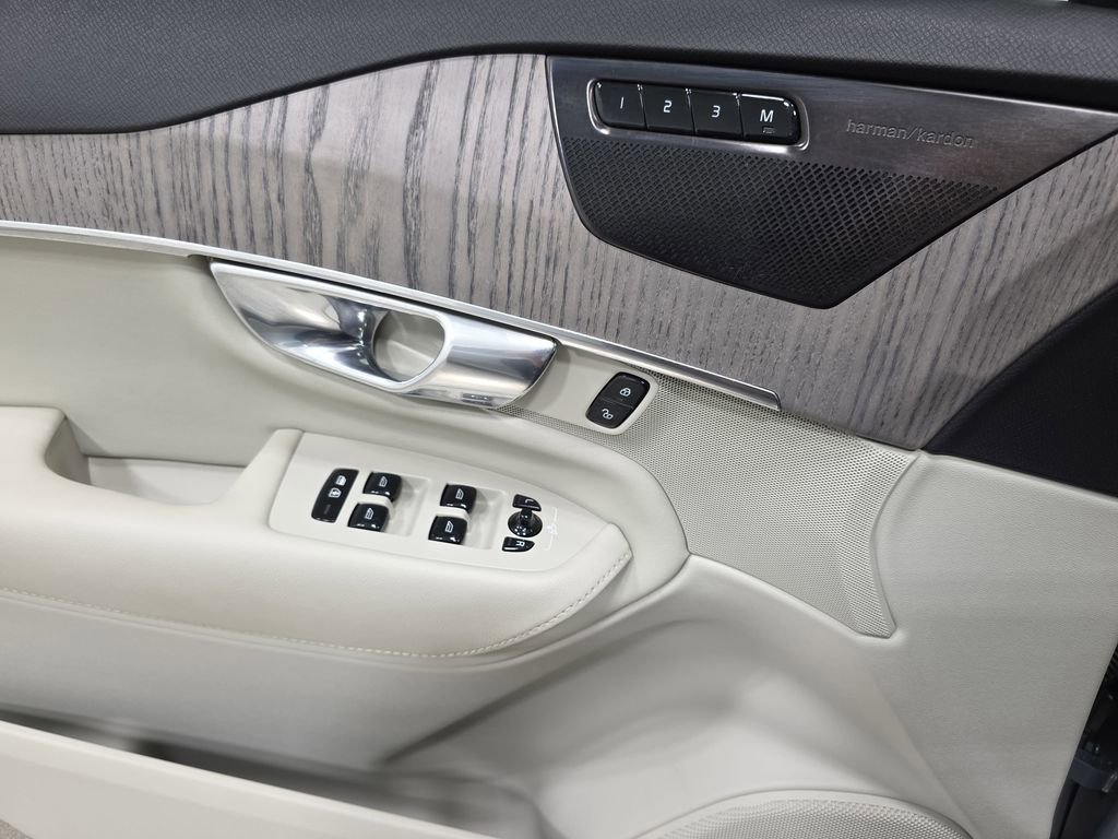 Used 2023 Volvo XC90 B6 Plus w/ Protection Package image 28