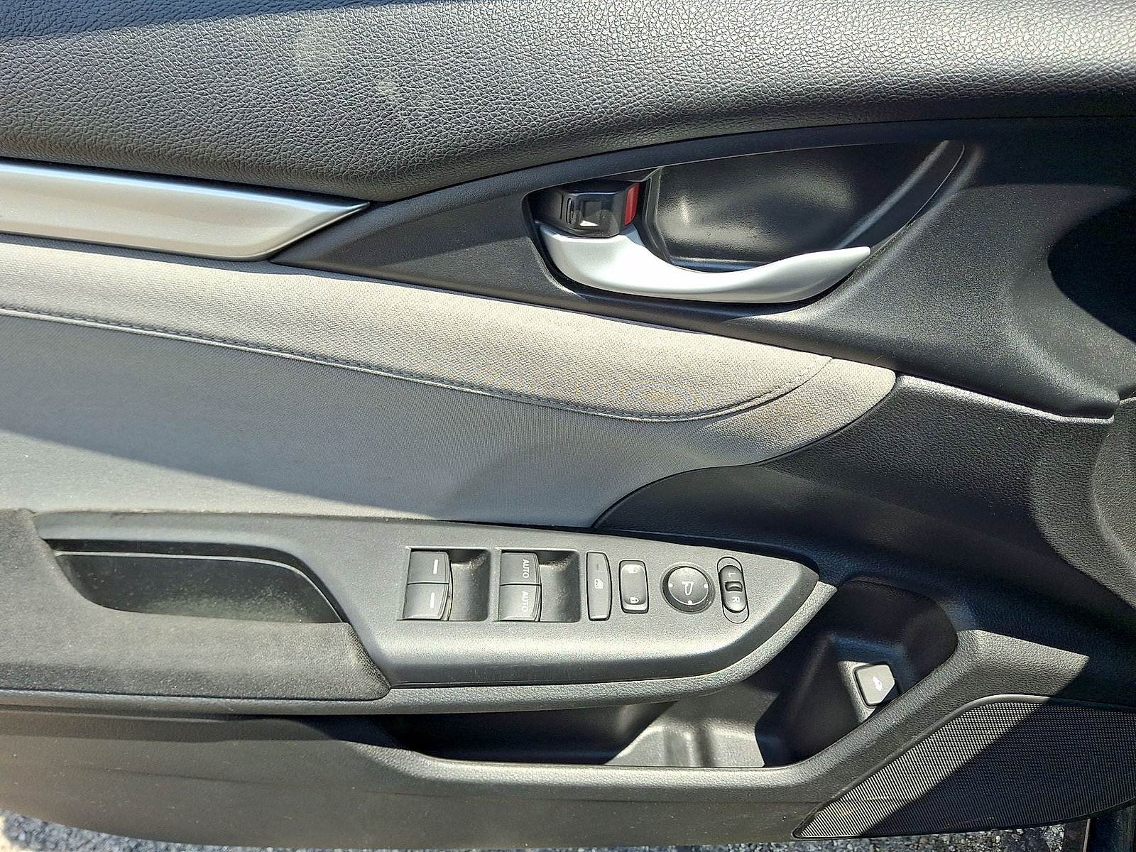 Used 2018 Honda Civic EX-T image 10