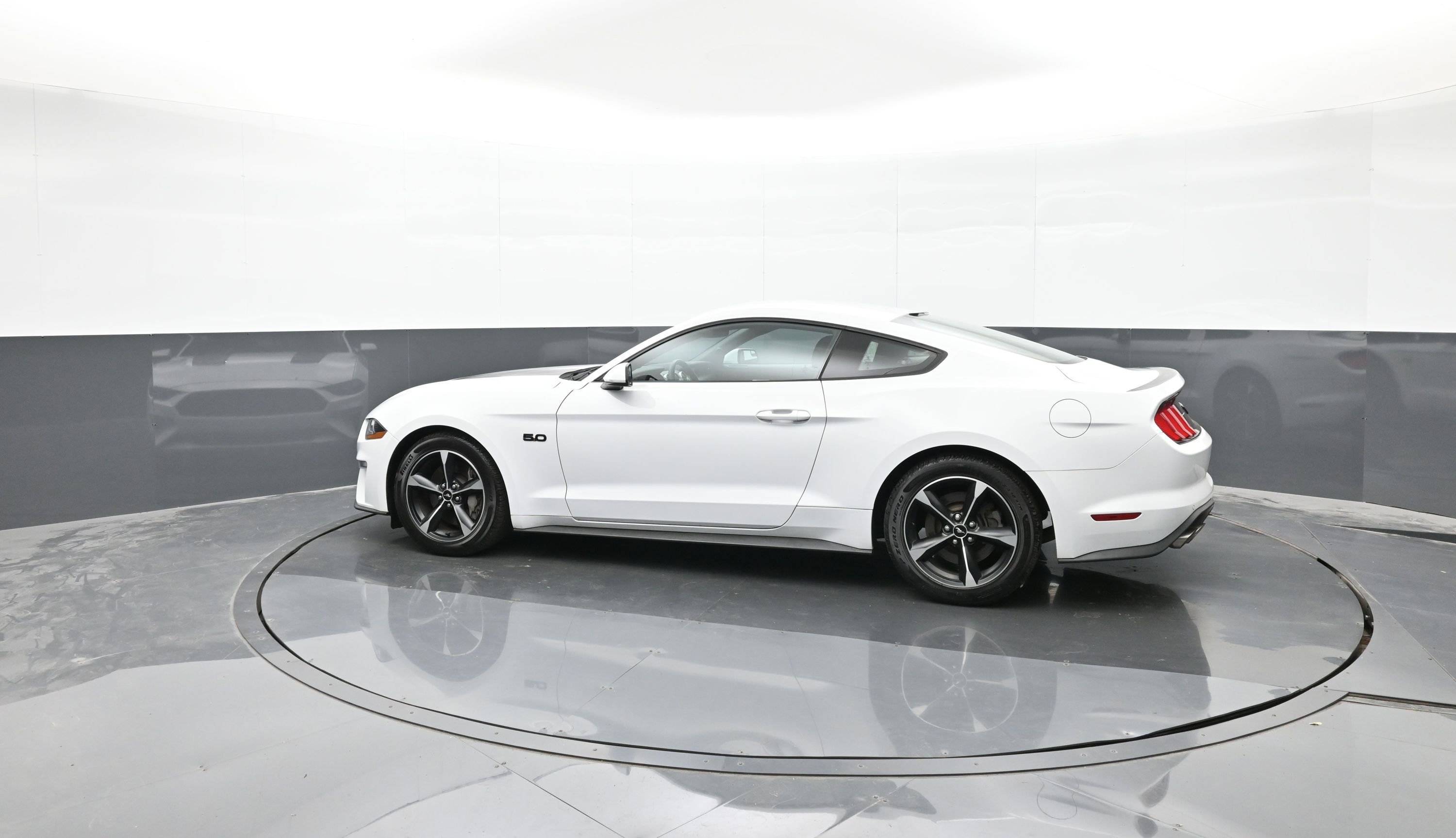 Used 2018 Ford Mustang GT image 5