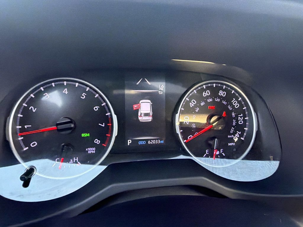 Used 2021 Toyota RAV4 XLE w/ Convenience Package FWD image 12