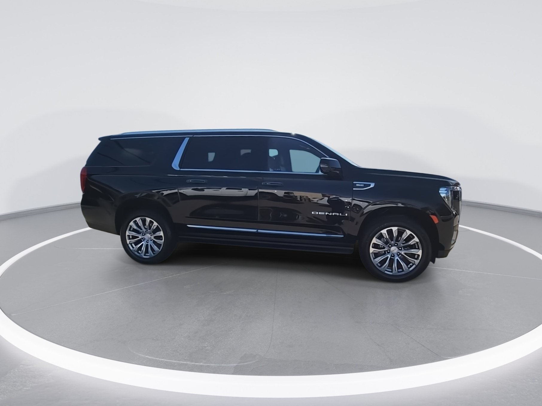 Used 2023 GMC Yukon XL Denali AWD/4WD image 4