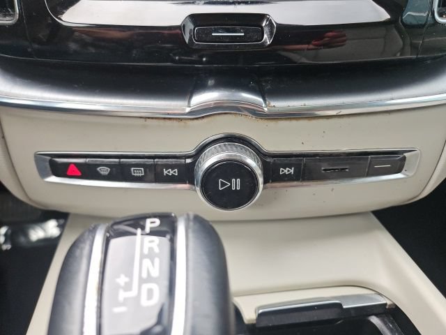Used 2020 Volvo XC60 T5 Momentum FWD image 24