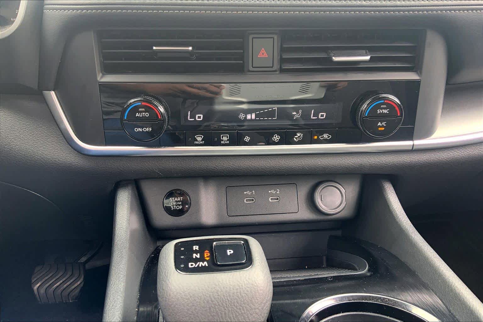 Used 2025 Nissan Rogue SV FWD image 32
